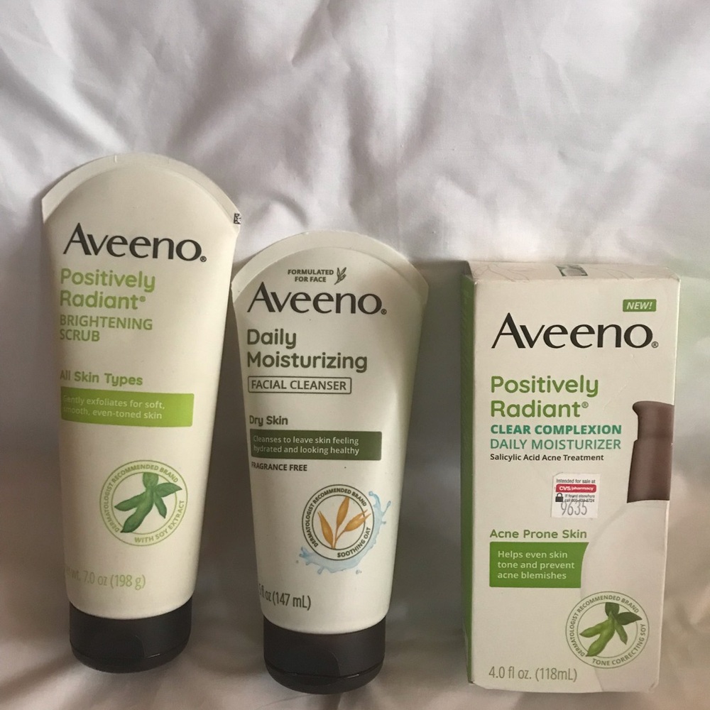 Gentle Cleanser and Exfoliant Set in White and Green